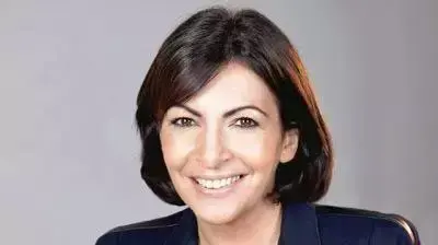 אן הידאלגו, ראשת עיריית פריז, 9 באוגוסט 2015 אן הידאלגו, ראשת עיריית פריז, 9 באוגוסט 2015