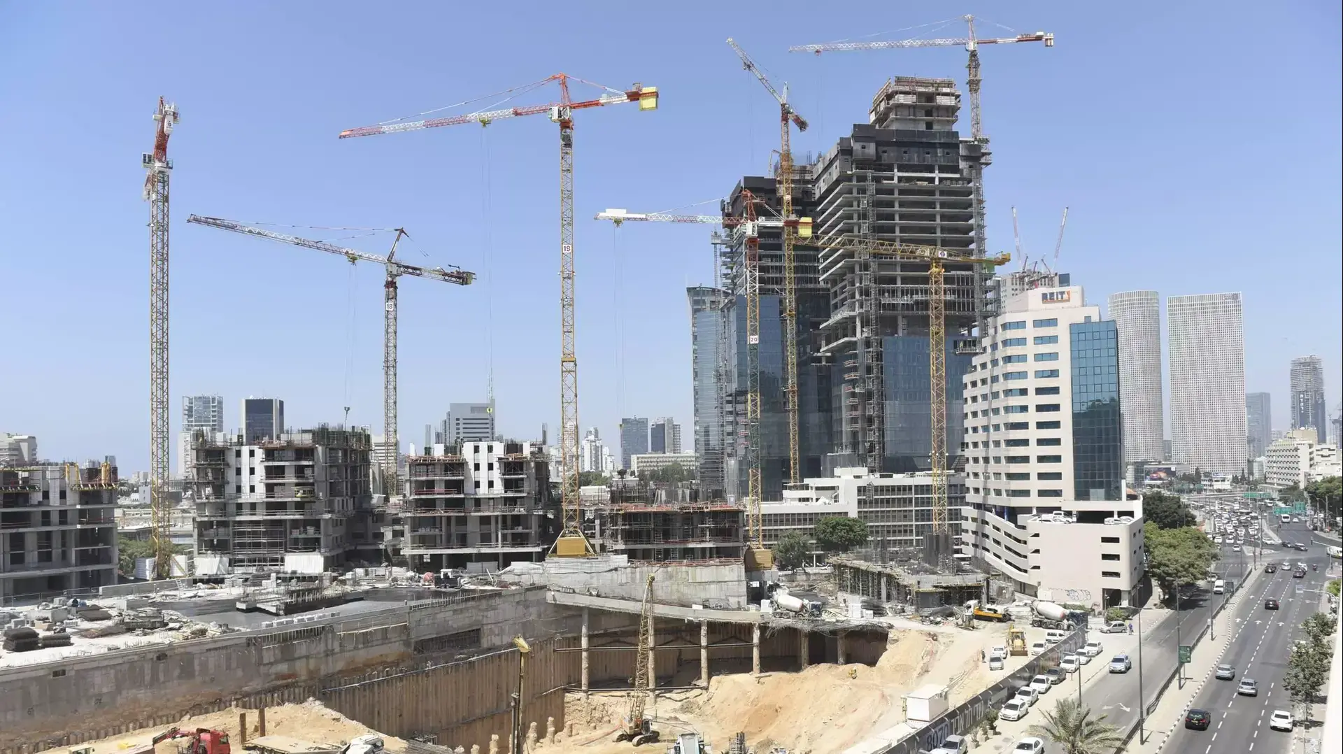 פרויקט הבנייה של גינדי בתל אביב, שוק הסיטונאים. אוגוסט 2015 פרויקט הבנייה של גינדי בתל אביב, שוק הסיטונאים. אוגוסט 2015