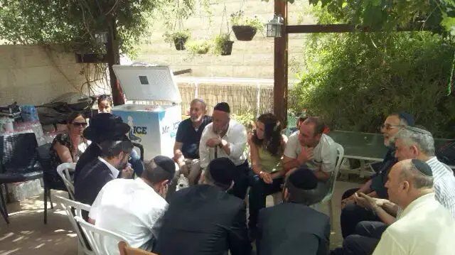 ביקור חרדים אצל משפחת בנקי, אוגוסט 2015 ביקור חרדים אצל משפחת בנקי, אוגוסט 2015