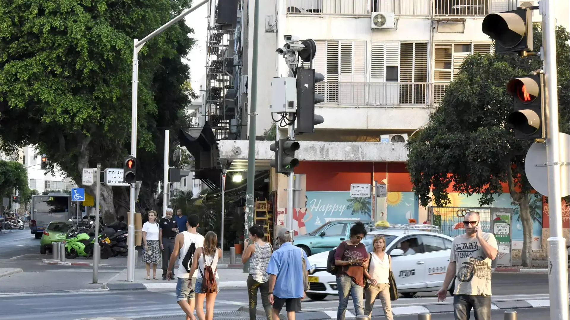 מצלמות אבטחה ברחוב ברחבי תל אביב, אוגוסט 2015 מצלמות אבטחה ברחוב ברחבי תל אביב, אוגוסט 2015