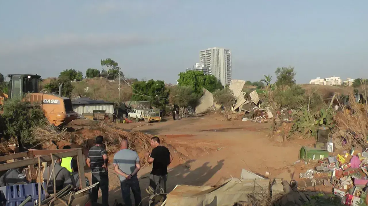 הריסות חוות זלמן אלפרון, גבעת שמואל, 10 באוגוסט 2015 הריסות חוות זלמן אלפרון, גבעת שמואל, 10 באוגוסט 2015