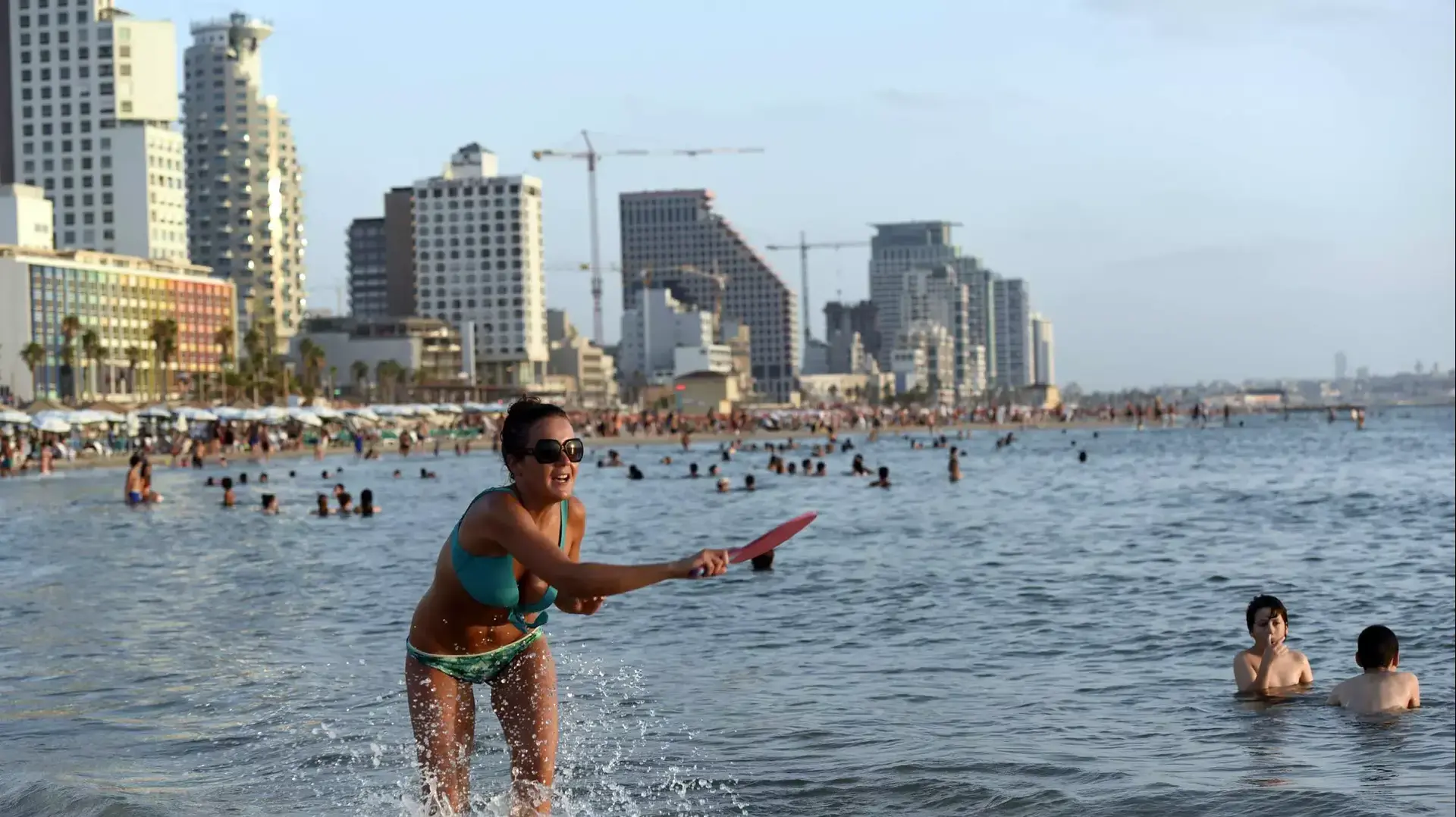 מבלים בקיץ בחוף הים, אוגוסט 2015 מבלים בקיץ בחוף הים, אוגוסט 2015