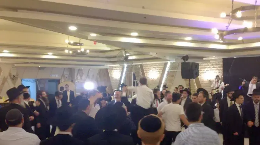 אורחים הגיעו לחתונה בירושלים אחרי קריאה ברשתות החברתיות 10 אוגוסט 2015 אורחים הגיעו לחתונה בירושלים אחרי קריאה ברשתות החברתיות 10 אוגוסט 2015