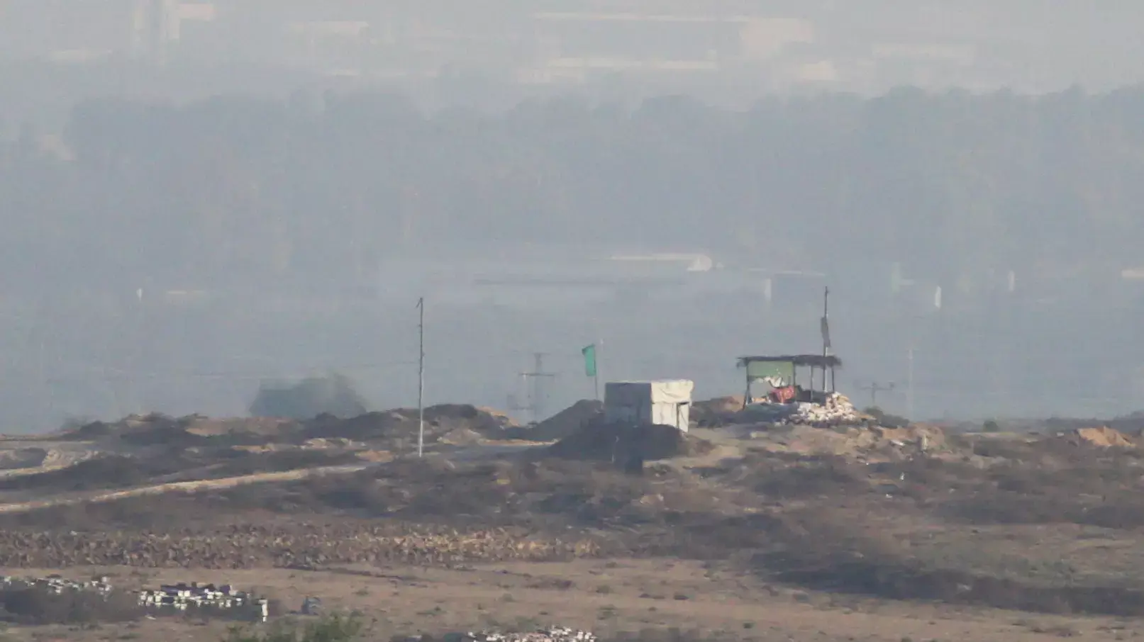 עמדת חמאס, סמוך לקיבוץ ניר עם, אוגוסט 2015 עמדת חמאס, סמוך לקיבוץ ניר עם, אוגוסט 2015