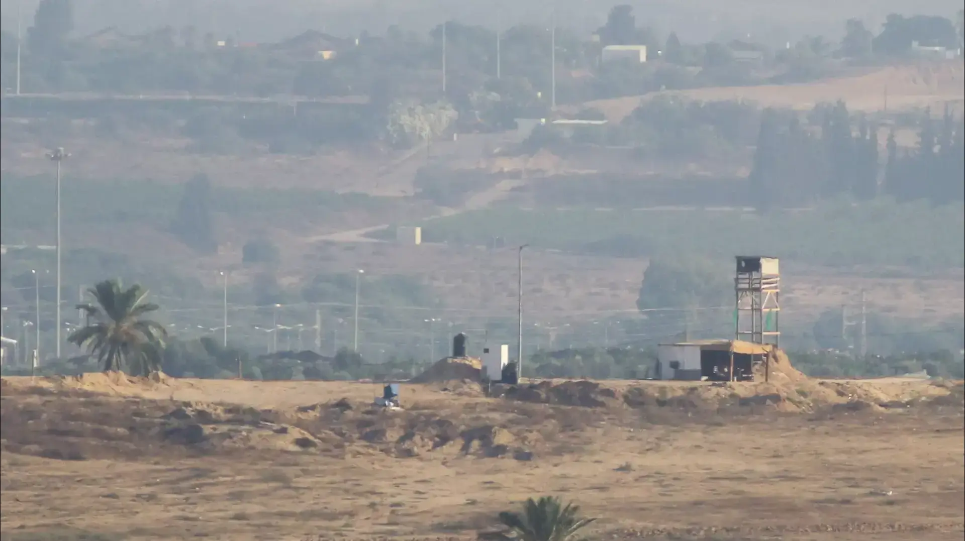 מגדל תצפית של חמאס, סמוך לקיבוץ ניר עם, אוגוסט 2015 מגדל תצפית של חמאס, סמוך לקיבוץ ניר עם, אוגוסט 2015