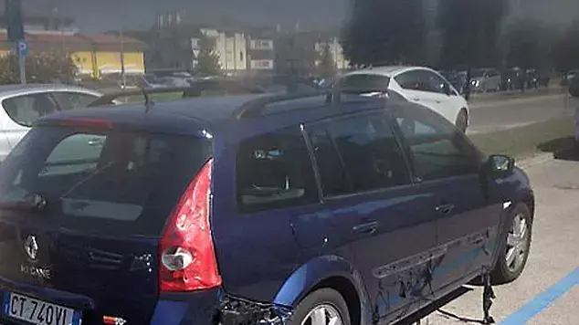 רכב נמס בחום הכבד של איטליה רכב נמס בחום הכבד של איטליה