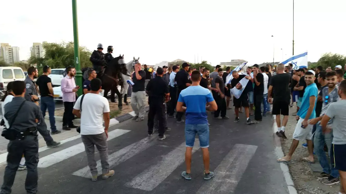 הפגנת תמיכה בעציר המנהלי השובת רעב, בית חולים ברזילי, 12 באוגוסט 2015 הפגנת תמיכה בעציר המנהלי השובת רעב, בית חולים ברזילי, 12 באוגוסט 2015