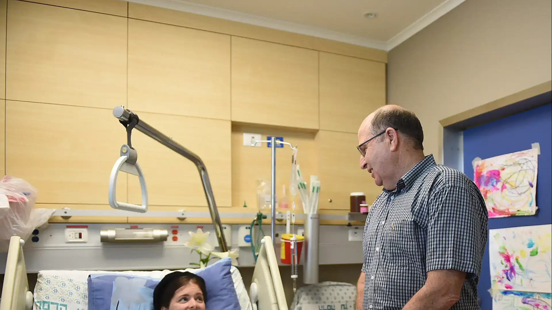 שר הביטחון משה יעלון מבקר את ענבר אזרק, 12 באוגוסט 2015 שר הביטחון משה יעלון מבקר את ענבר אזרק, 12 באוגוסט 2015