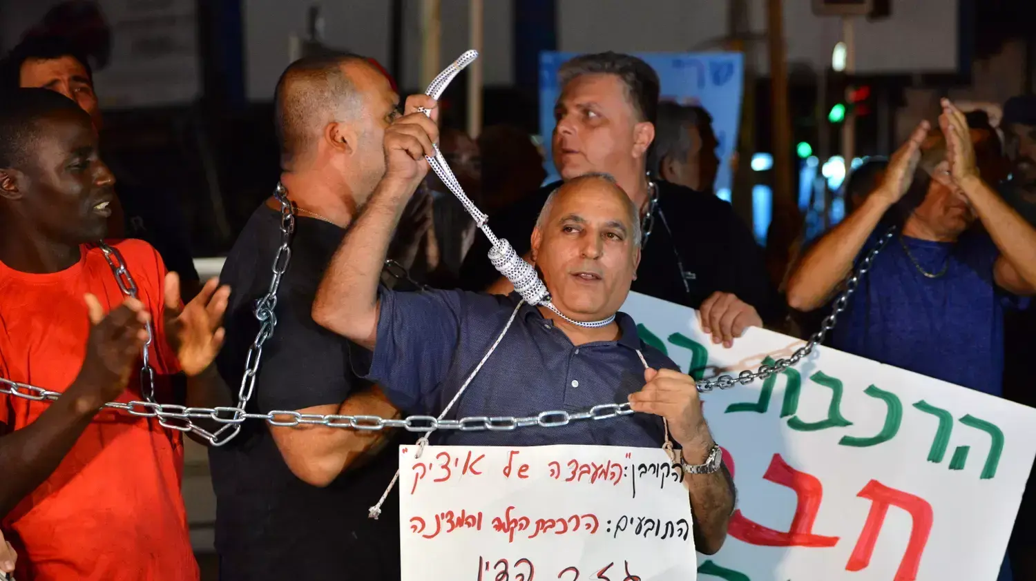 הפגנת בעלי העסקים שנפגעים מבניית הרכבת הקלה, תל אביב, 12 באוגוסט 2015 הפגנת בעלי העסקים שנפגעים מבניית הרכבת הקלה, תל אביב, 12 באוגוסט 2015