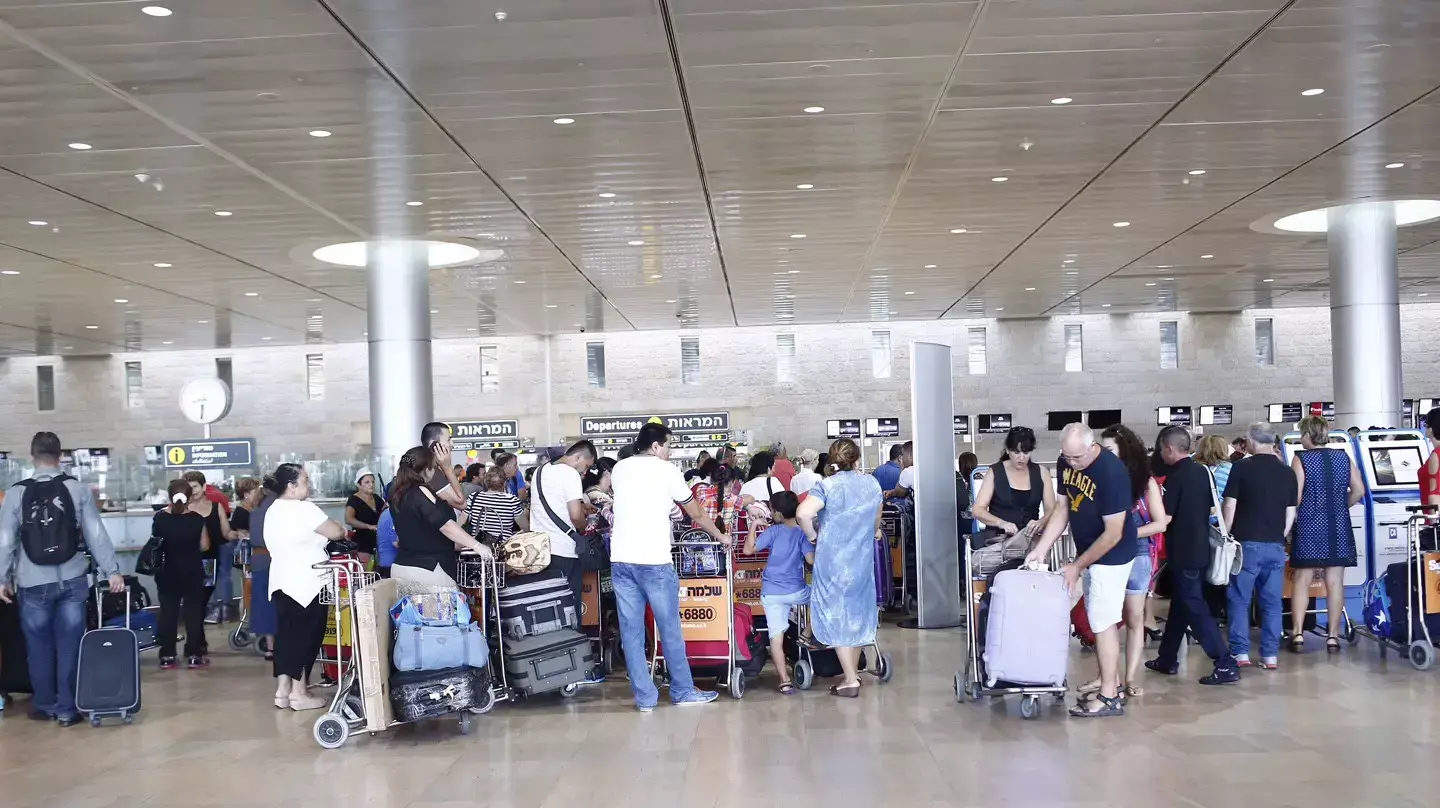 תורים ארוכים באולם ההמראות בנתב"ג, 13 באוגוסט 2015 תורים ארוכים באולם ההמראות בנתב"ג, 13 באוגוסט 2015