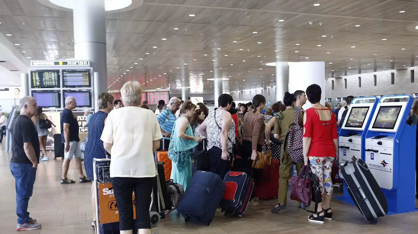 תורים ארוכים באולם ההמראות בנתב"ג, 13 באוגוסט 2015 תורים ארוכים באולם ההמראות בנתב"ג, 13 באוגוסט 2015