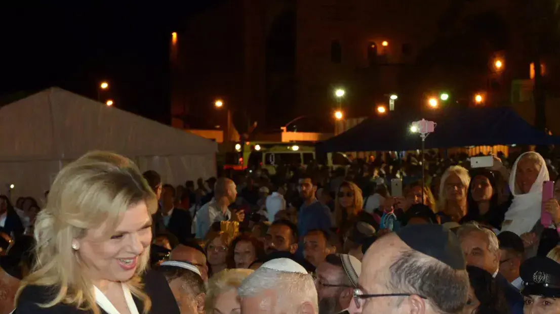 שרה נתניהו באירוע לזכר הנופלים בצוק איתן בכותל המערבי, אוגוסט 2015 שרה נתניהו באירוע לזכר הנופלים בצוק איתן בכותל המערבי, אוגוסט 2015