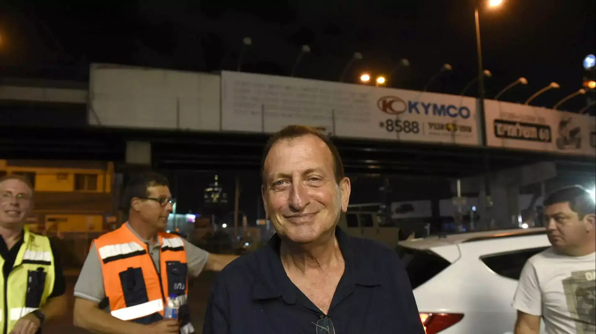 ראש עיריית תל אביב רון חולדאי בעבודות הרכבת בצומת מעריב 13 באוגוסט 2015 ראש עיריית תל אביב רון חולדאי בעבודות הרכבת בצומת מעריב 13 באוגוסט 2015