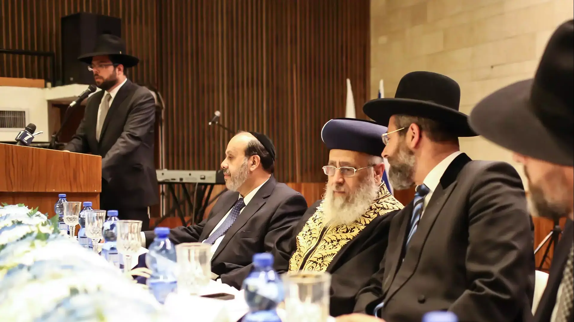 הרבנים הראשיים, דוד לאו ויצחק יוסף בכנס רבנים בנועם בירושלים. אוגוסט 2015 הרבנים הראשיים, דוד לאו ויצחק יוסף בכנס רבנים בנועם בירושלים. אוגוסט 2015
