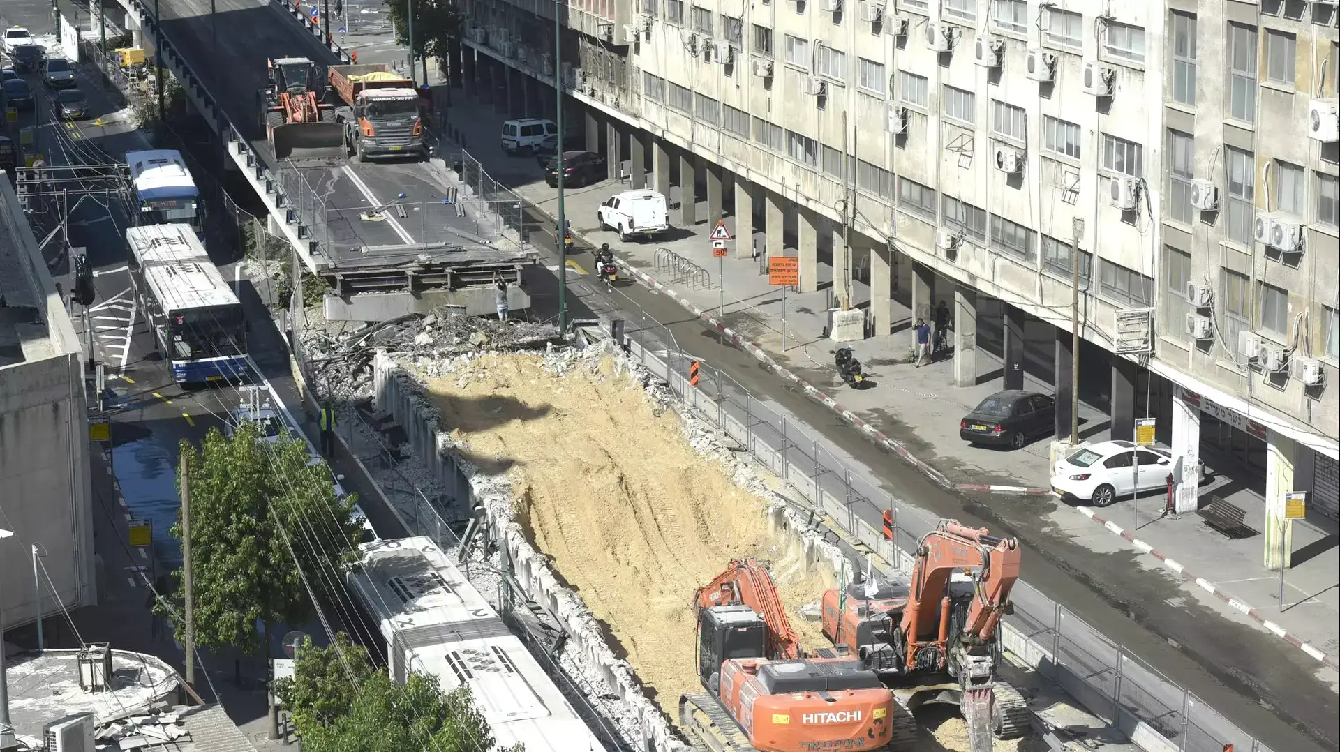 הכנות לקראת הריסת גשר מעריב בתל אביב 14 באוגוסט 2015 הכנות לקראת הריסת גשר מעריב בתל אביב 14 באוגוסט 2015