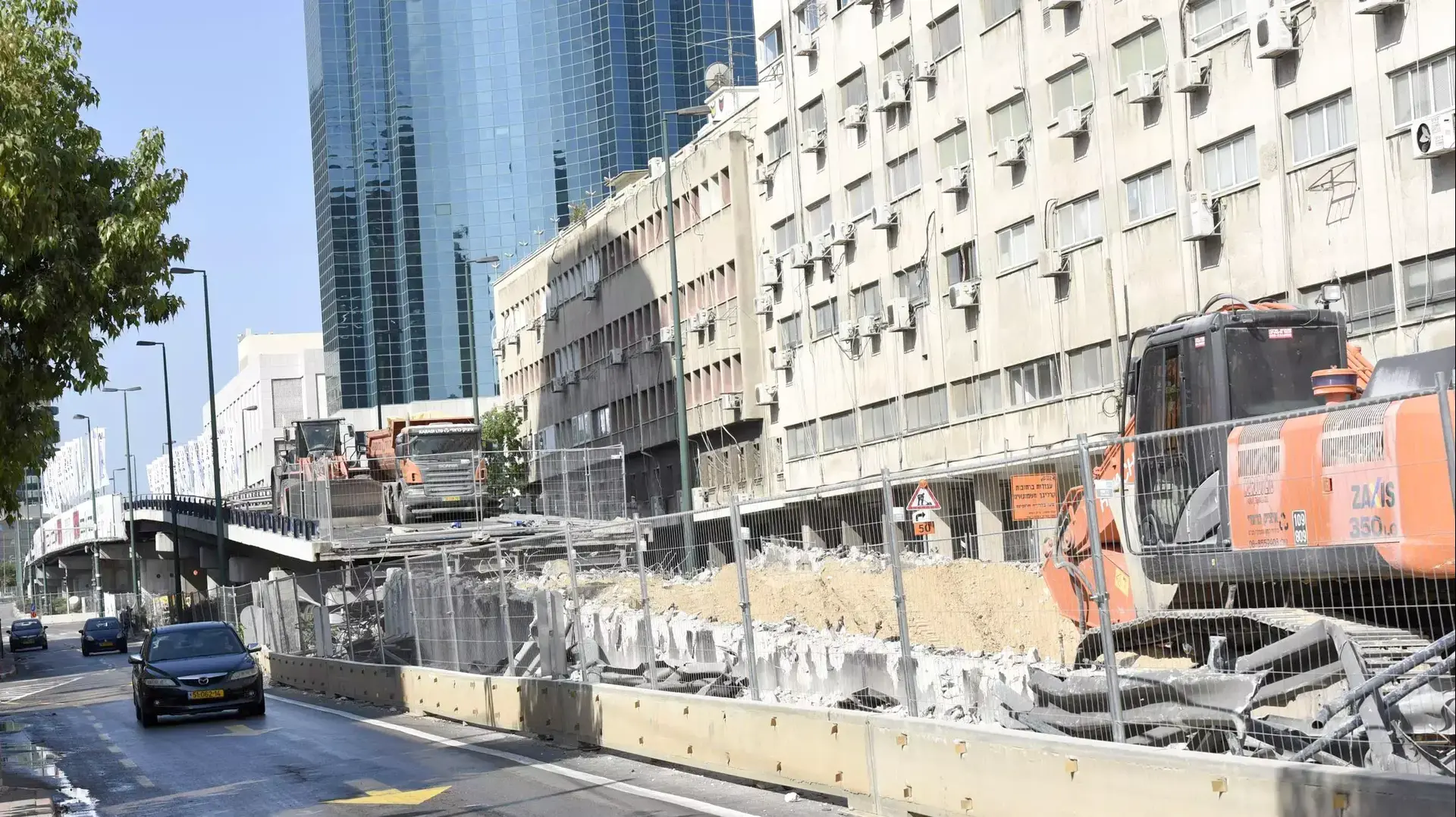 הכנות לקראת הריסת גשר מעריב בתל אביב 14 באוגוסט 2015 הכנות לקראת הריסת גשר מעריב בתל אביב 14 באוגוסט 2015