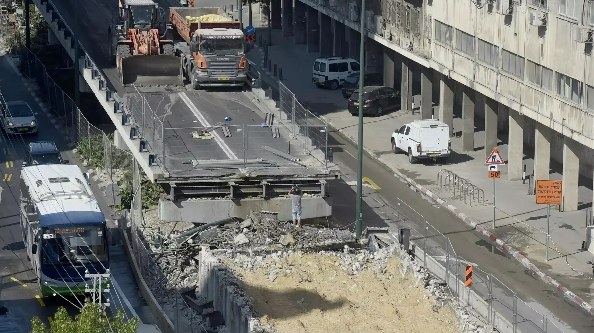 הכנות לקראת הריסת גשר מעריב בתל אביב 14 באוגוסט 2015 הכנות לקראת הריסת גשר מעריב בתל אביב 14 באוגוסט 2015