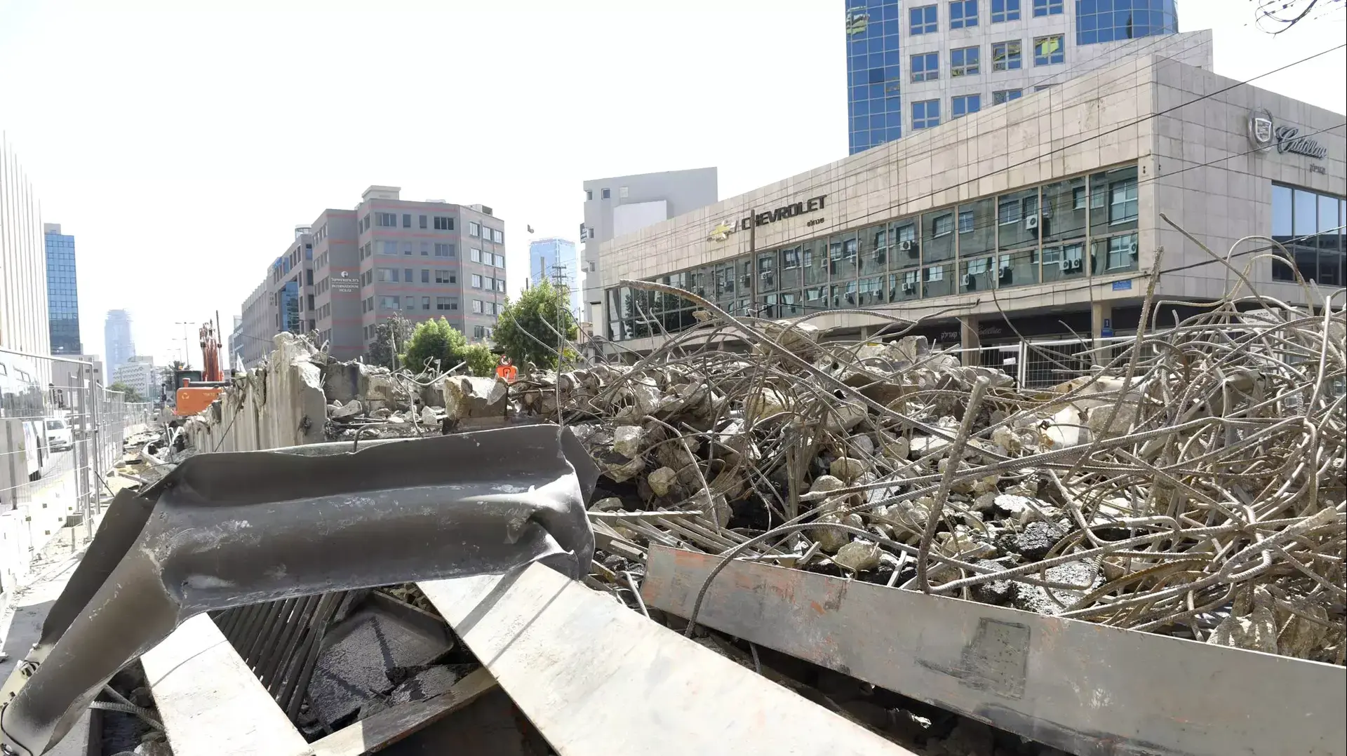 הכנות לקראת הריסת גשר מעריב בתל אביב 14 באוגוסט 2015 הכנות לקראת הריסת גשר מעריב בתל אביב 14 באוגוסט 2015