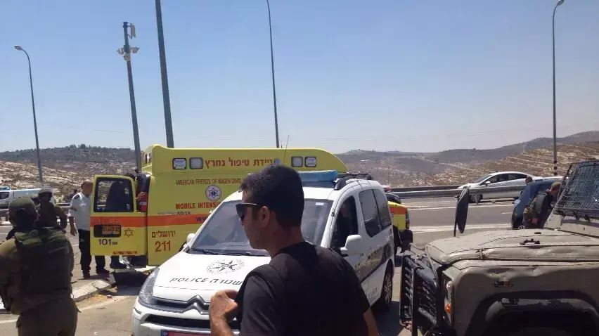 מחבל דקר חייל בידו בסמוך למחסום עופר ופצע אותו באורח קל, כוח צה"ל ירה בו בידו, אוגוסט 2015 מחבל דקר חייל בידו בסמוך למחסום עופר ופצע אותו באורח קל, כוח צה"ל ירה בו בידו, אוגוסט 2015