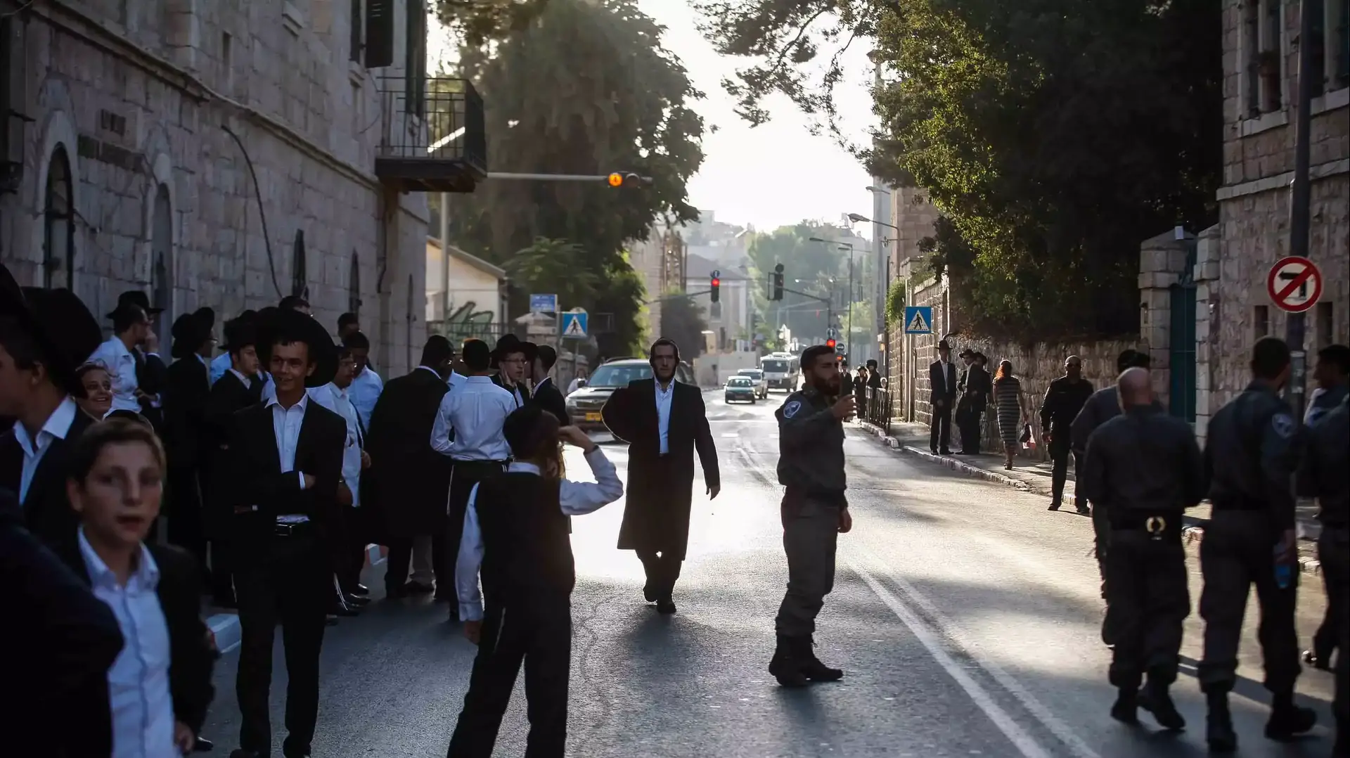 כמאה חרדים הפגינו נגד פתיחת "יס פלאנט" בירושלים בשבת, 15 באוגוסט 2015 כמאה חרדים הפגינו נגד פתיחת "יס פלאנט" בירושלים בשבת, 15 באוגוסט 2015