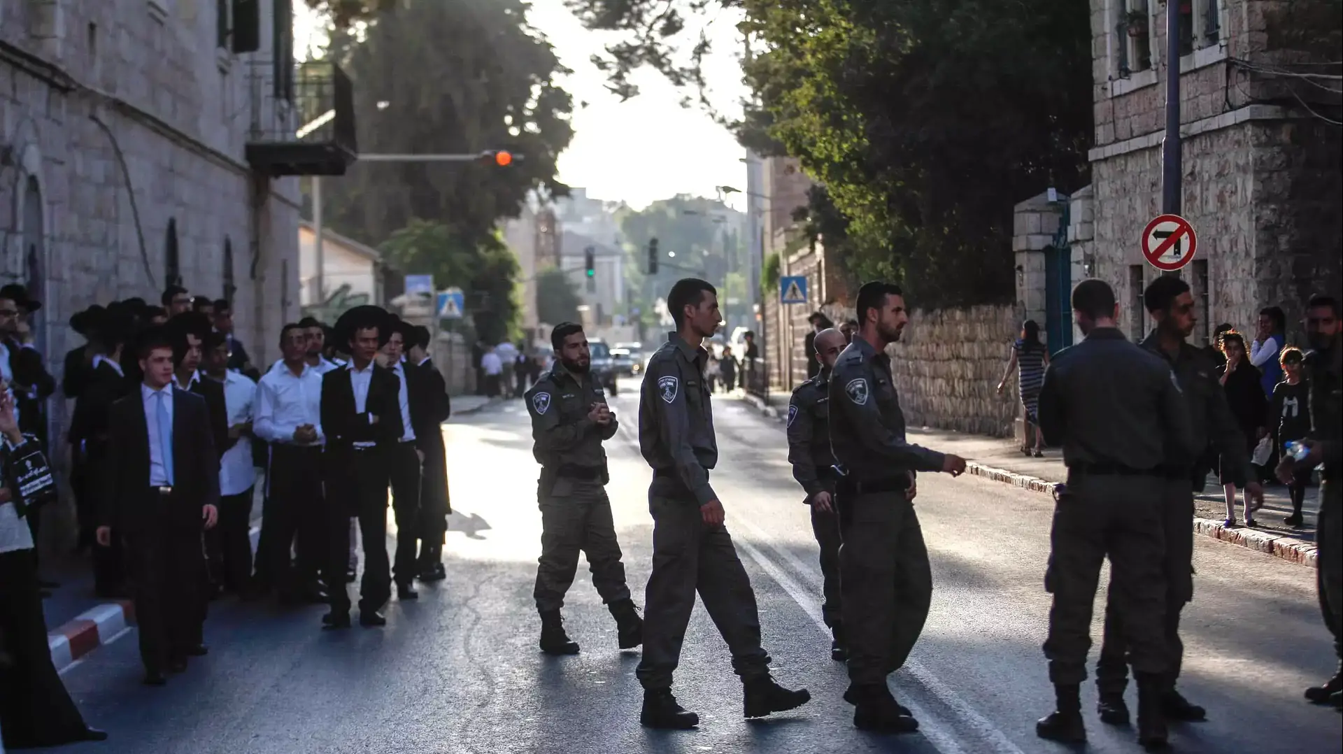 כמאה חרדים הפגינו נגד פתיחת "יס פלאנט" בירושלים בשבת, 15 באוגוסט 2015 כמאה חרדים הפגינו נגד פתיחת "יס פלאנט" בירושלים בשבת, 15 באוגוסט 2015
