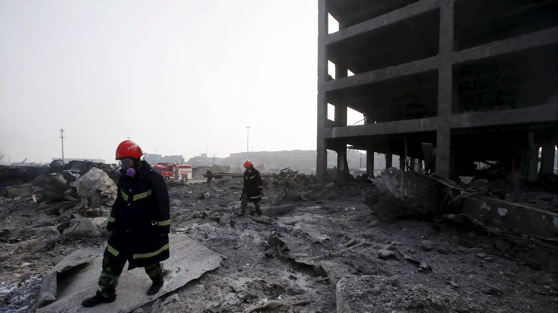 תמונות מזירת הפיצוצים בעיר הנמל טיאנג'ין, סין, 16 באוגוסט 2015 תמונות מזירת הפיצוצים בעיר הנמל טיאנג'ין, סין, 16 באוגוסט 2015