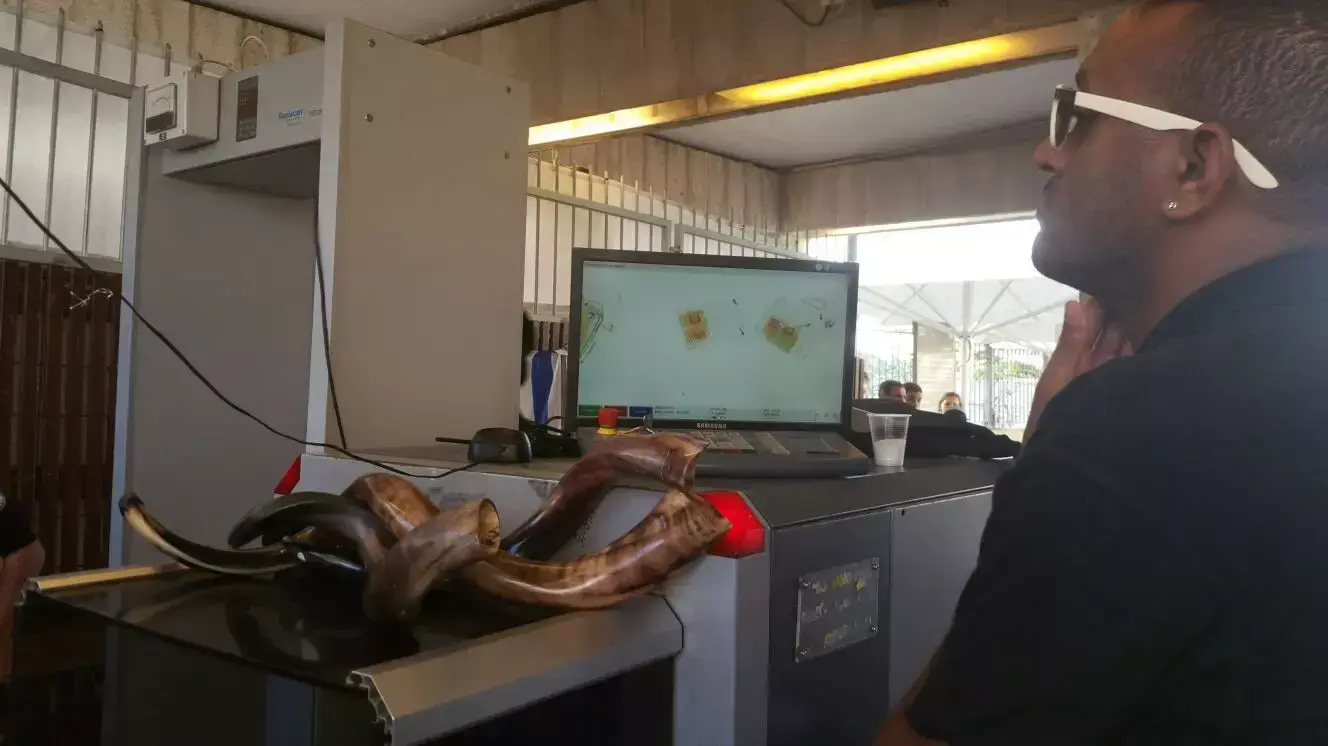 תפילת ראש חודש אלול של נשות ארגון "נשות הכותל" ברחבת הכותל המערבי, 16 באוגוסט 2015 תפילת ראש חודש אלול של נשות ארגון "נשות הכותל" ברחבת הכותל המערבי, 16 באוגוסט 2015