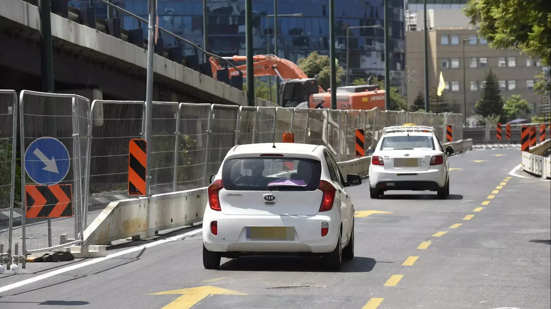 רכבים פרטיים נוסעים בנתיבי תחבורה ציבורית,אוגוסט 2015 רכבים פרטיים נוסעים בנתיבי תחבורה ציבורית,אוגוסט 2015