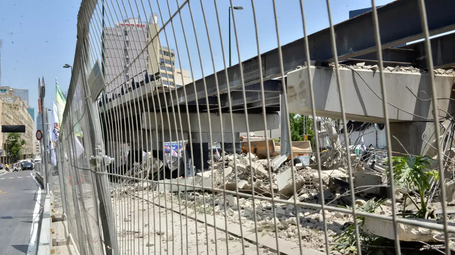 עבודות להריסת גשר מעריב, אוגוסט 2015 עבודות להריסת גשר מעריב, אוגוסט 2015