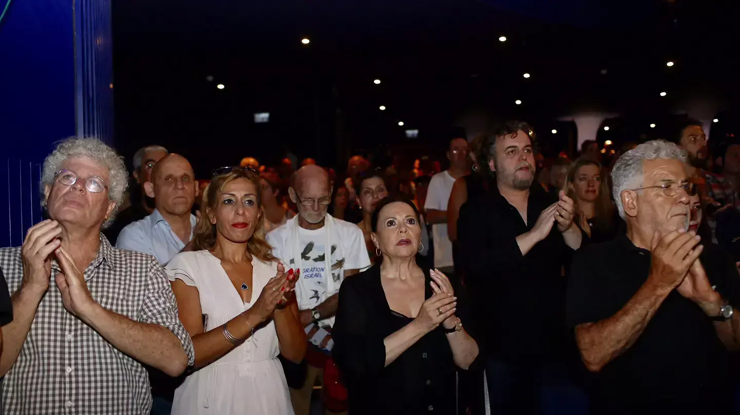 הצבת ארונה של רמה מסינגר הצבת ארונה של רמה מסינגר