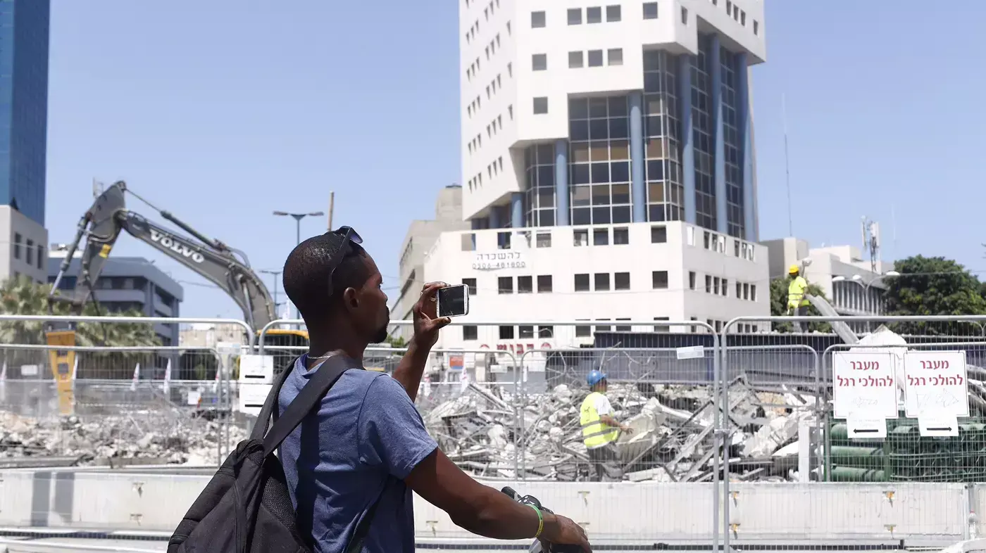 פירוק גשר מעריב בתל אביב 21 באוגוסט 2015 פירוק גשר מעריב בתל אביב 21 באוגוסט 2015