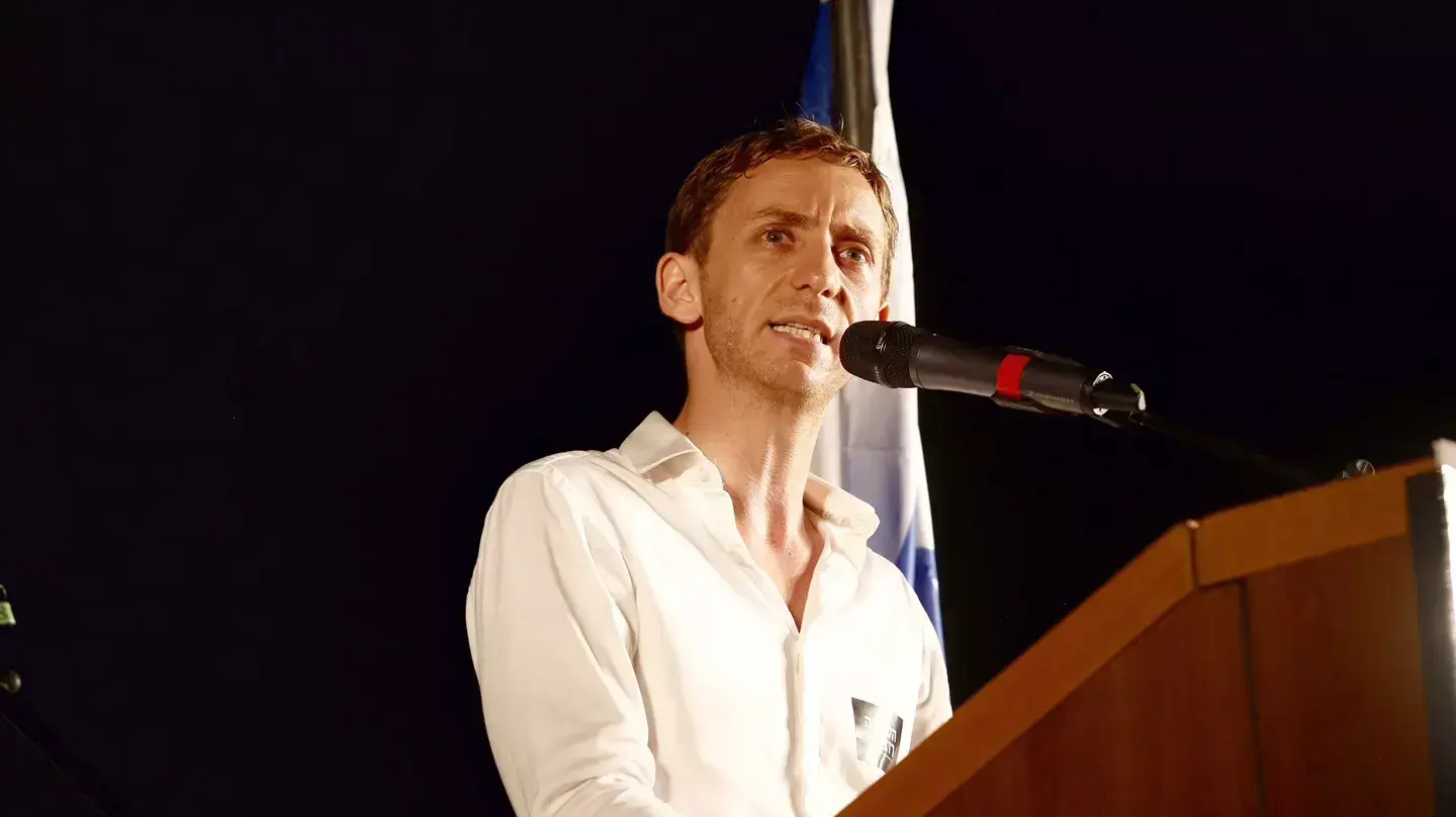 עודד פריד במפגש עם חרדים בברנוער, אוגוסט 2015 עודד פריד במפגש עם חרדים בברנוער, אוגוסט 2015