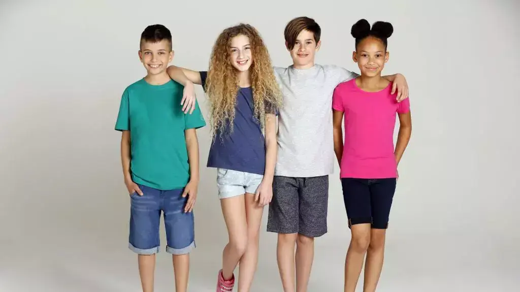 חולצות טי קלאסיות לבית הספר של רשת פוקס חולצות טי קלאסיות לבית הספר של רשת פוקס