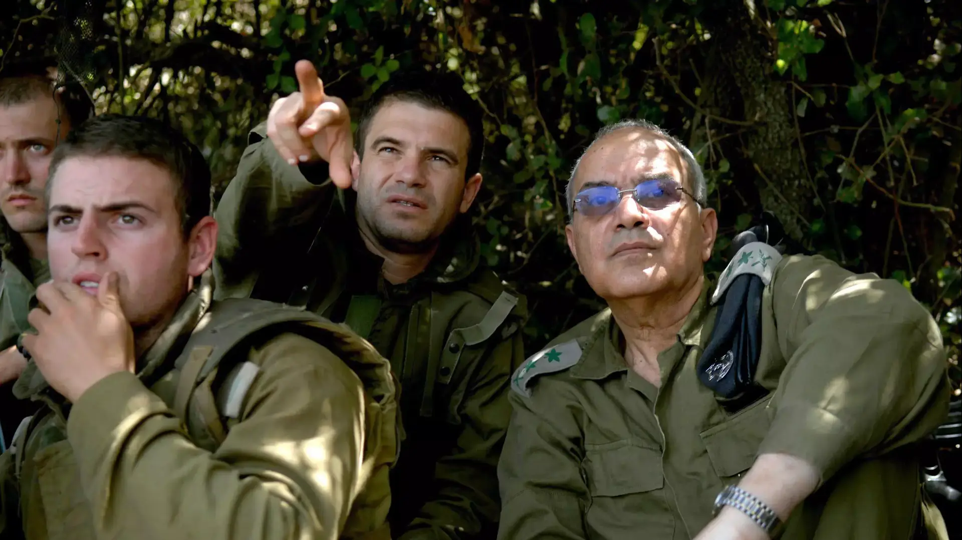 רמטכ"ל מלחמת לבנון השנייה רב-אלוף דן חלוץ עם מפקד אוגדה 91 דאז תת-אלוף גל הירש, אוגוסט 2016 רמטכ"ל מלחמת לבנון השנייה רב-אלוף דן חלוץ עם מפקד אוגדה 91 דאז תת-אלוף גל הירש, אוגוסט 2016
