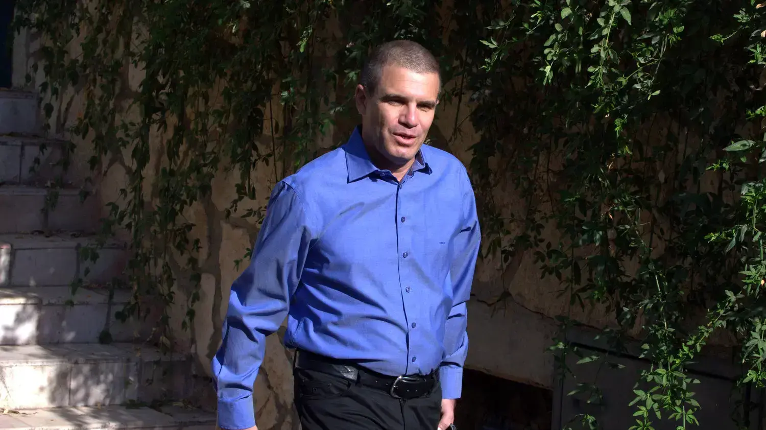 המפכ"ל הנבחר גל הירש מחוץ לביתו, ראש העין. אוגוסט 2015