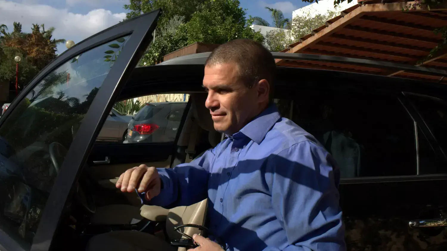 המפכ"ל הנבחר גל הירש מחוץ לביתו, ראש העין. אוגוסט 2015 המפכ"ל הנבחר גל הירש מחוץ לביתו, ראש העין. אוגוסט 2015