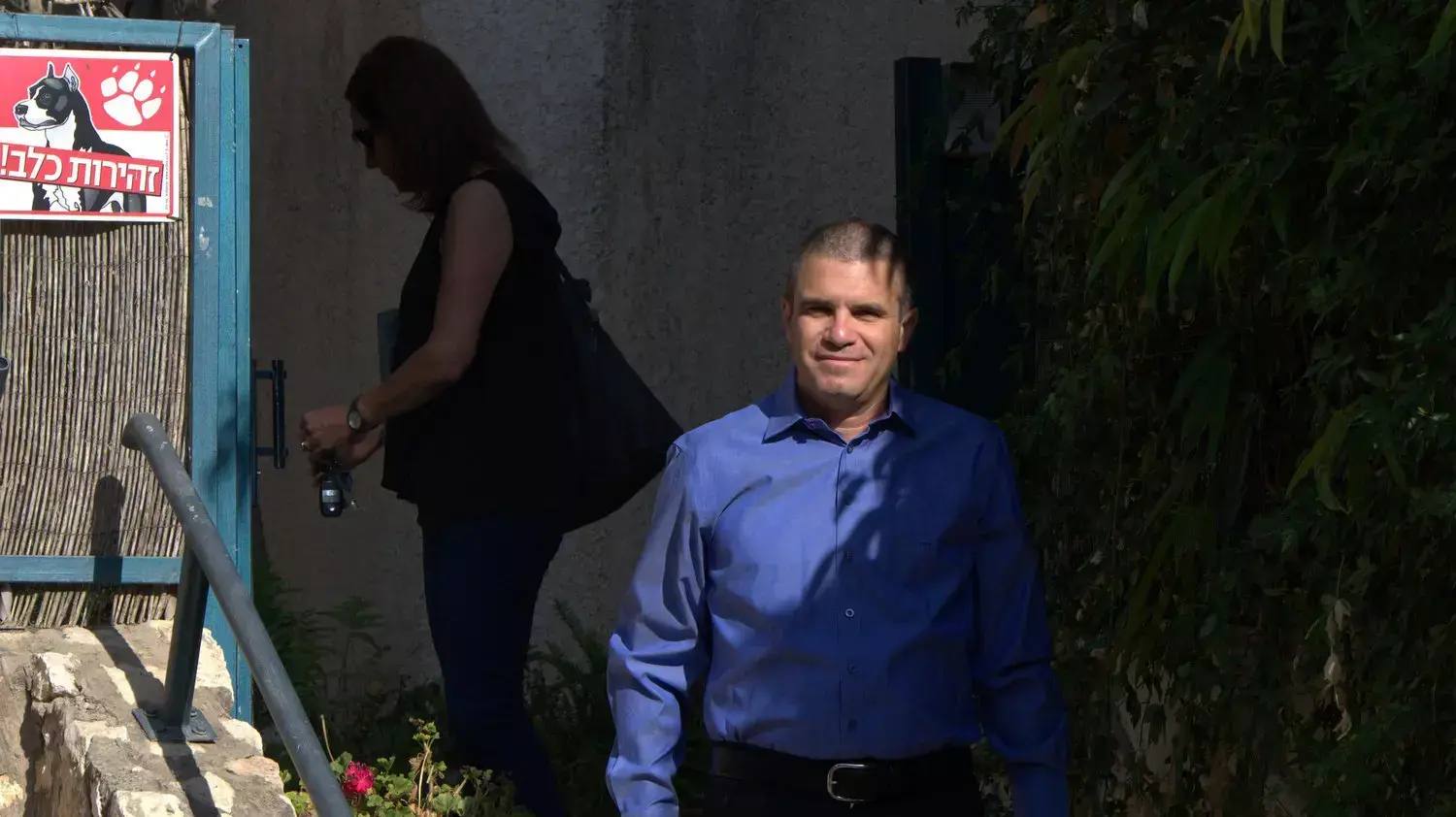 המפכ"ל הנבחר גל הירש מחוץ לביתו, ראש העין. אוגוסט 2015 המפכ"ל הנבחר גל הירש מחוץ לביתו, ראש העין. אוגוסט 2015
