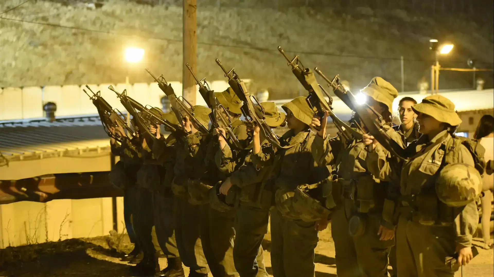 חיילות מגב, 2015 חיילות מגב, 2015