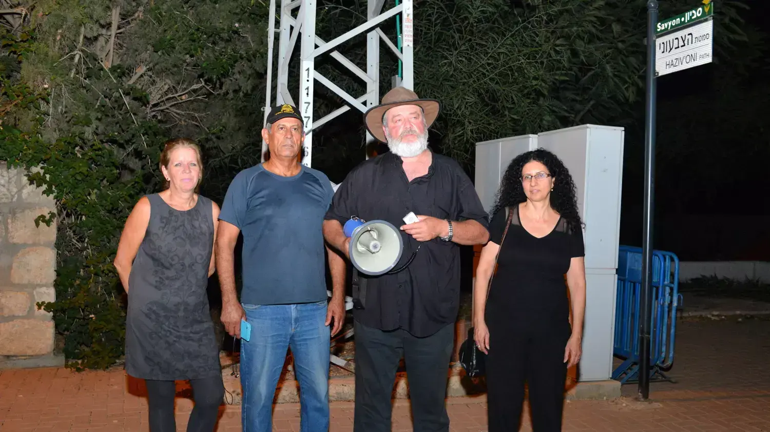 צופי ויואב צור, חיים ואלישבע צמח, הורים לחיילים שנהרגו במלחמת לבנון השנייה, 26 באוגוסט 2015 צופי ויואב צור, חיים ואלישבע צמח, הורים לחיילים שנהרגו במלחמת לבנון השנייה, 26 באוגוסט 2015