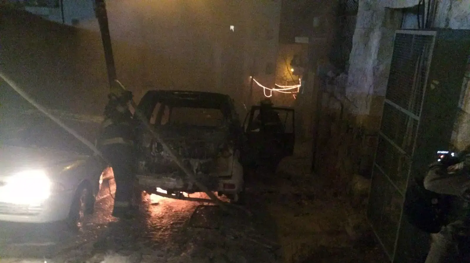 ג'יפ שרוף של מג"ב בשכונת א-טור במזרח ירושלים לאחר השלכת בקבוק תבערה ג'יפ שרוף של מג"ב בשכונת א-טור במזרח ירושלים לאחר השלכת בקבוק תבערה