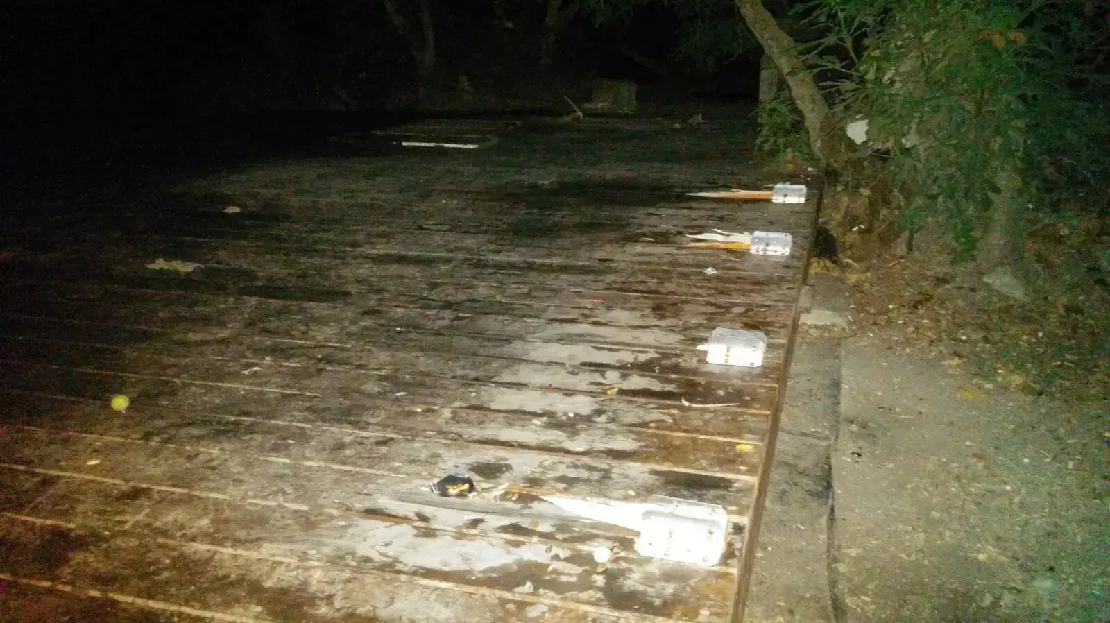 השחתת אנדרטה לזכרו של אורן נח, חלל צה"ל שנהרג במבצע "צוק איתן", אוגוסט 2015 השחתת אנדרטה לזכרו של אורן נח, חלל צה"ל שנהרג במבצע "צוק איתן", אוגוסט 2015