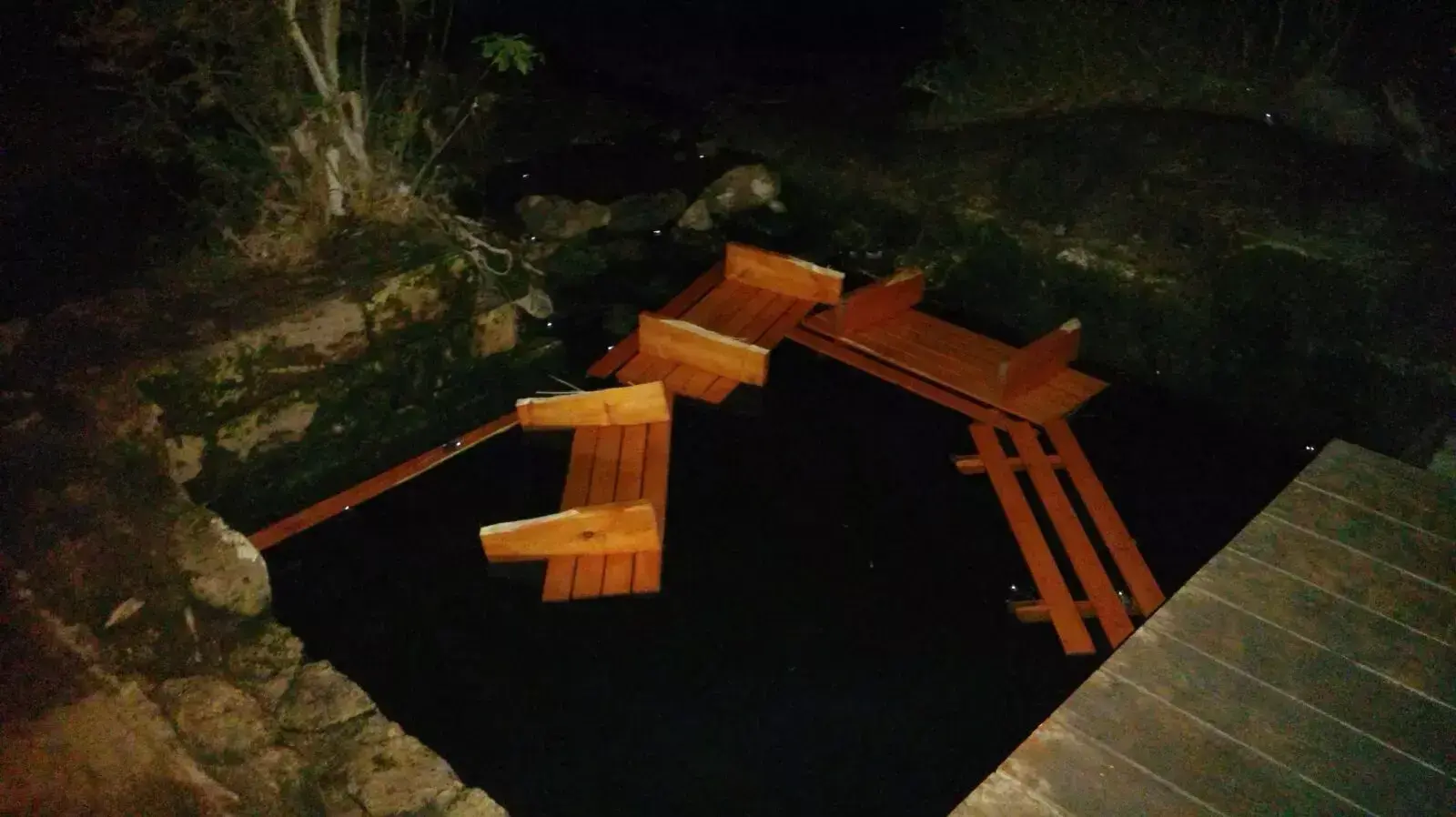 השחתת אנדרטה לזכרו של אורן נח, חלל צה"ל שנהרג במבצע "צוק איתן", אוגוסט 2015 השחתת אנדרטה לזכרו של אורן נח, חלל צה"ל שנהרג במבצע "צוק איתן", אוגוסט 2015