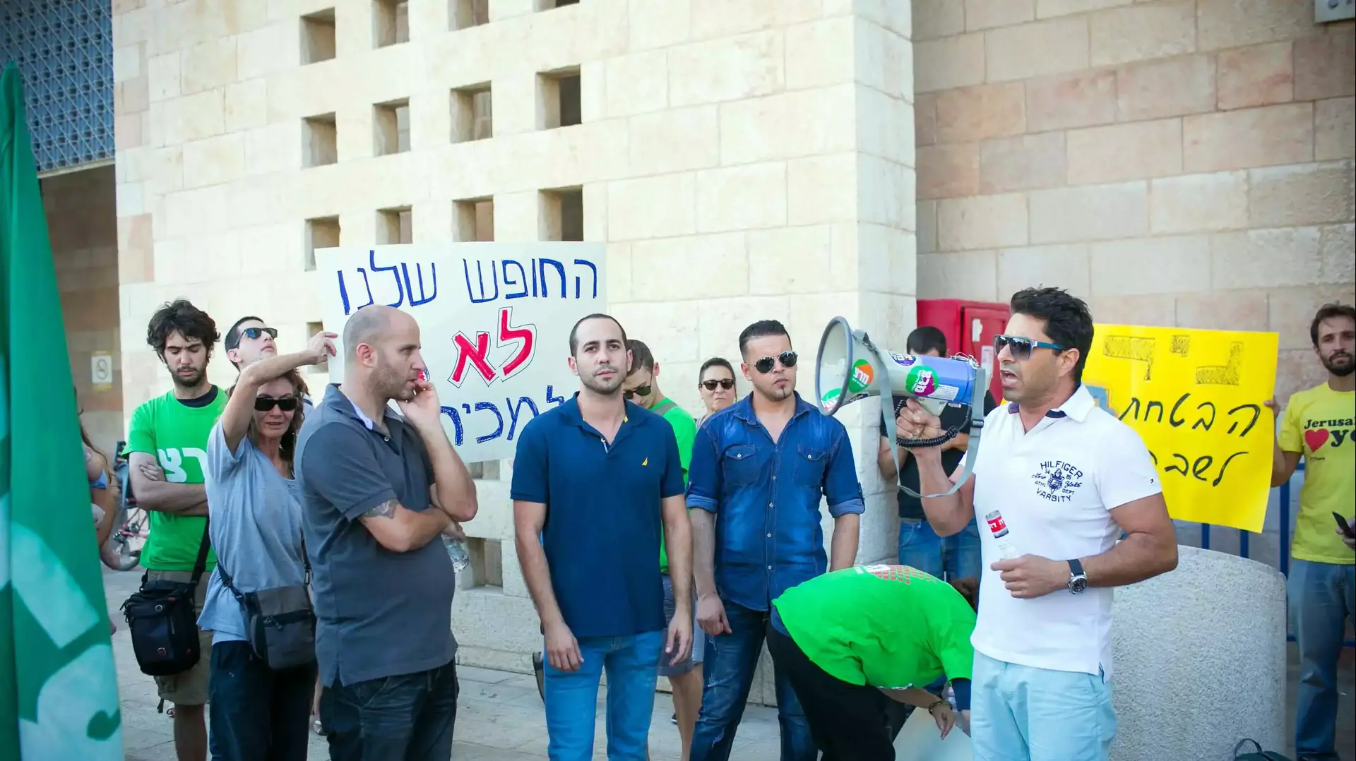 חילונים מפגינים בעד פתיחת המרכולים בשבת בירושלים, כיכר ספרא, 27 באוגוסט 2015