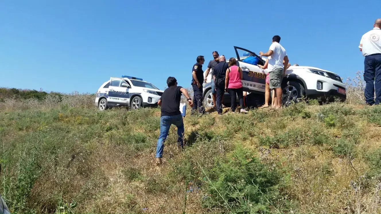 צוותי מד"א שטיפלו בנהג כבן 80 שהחליק ונעדר ליד עתלית אוגוסט 2015 צוותי מד"א שטיפלו בנהג כבן 80 שהחליק ונעדר ליד עתלית אוגוסט 2015