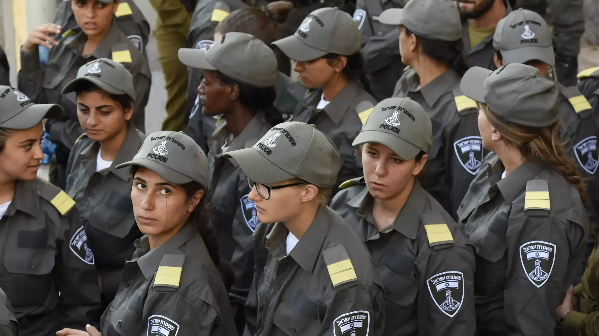 חיילות מגב בסיור חברון ובבית כנסת, 2015 חיילות מגב בסיור חברון ובבית כנסת, 2015