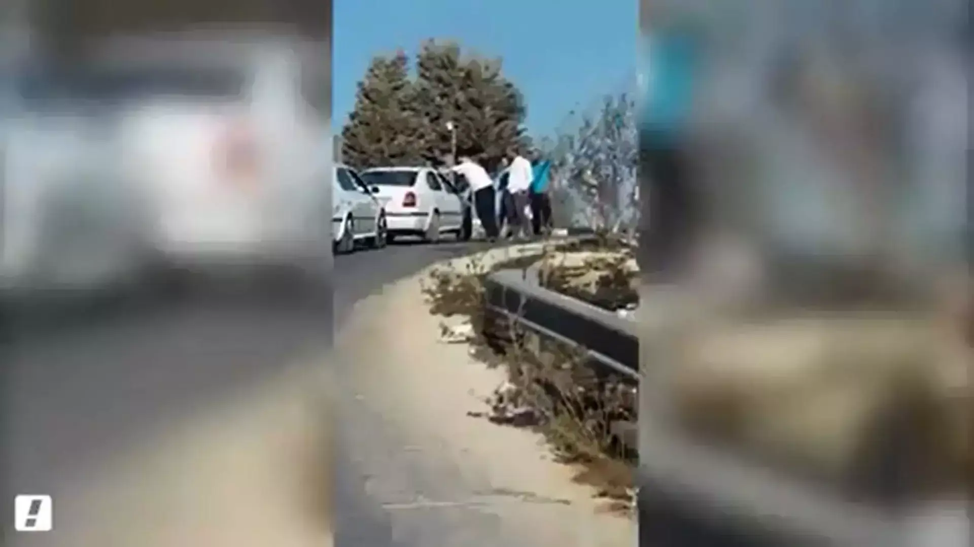 מתנחלים הקימו מחסום בכניסה לכפר הפלסטיני יאסוף מתנחלים הקימו מחסום בכניסה לכפר הפלסטיני יאסוף