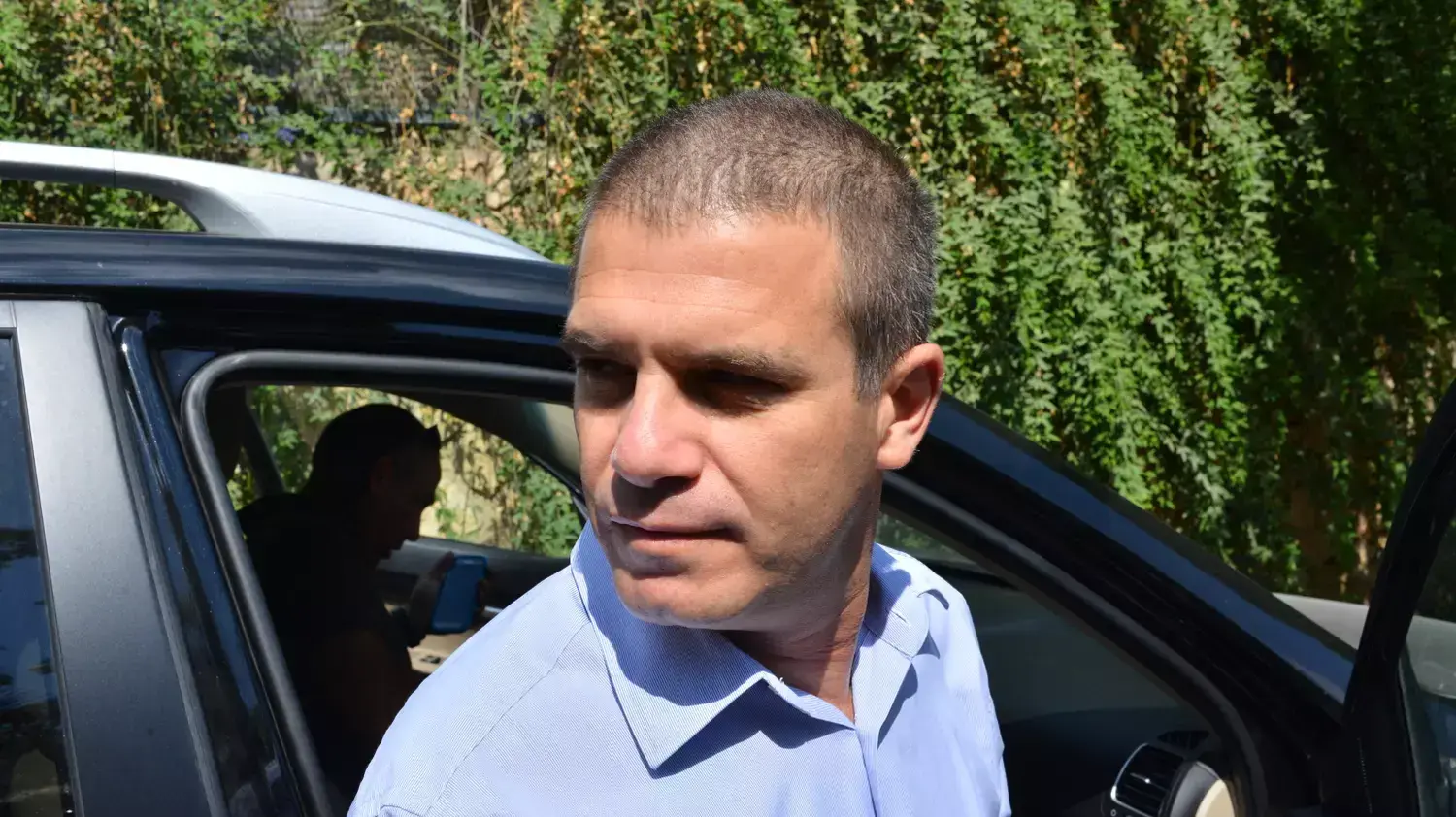 המפכ"ל הנבחר גל הירש מחוץ לביתו, ראש העין, 31 באוגוסט 2015 