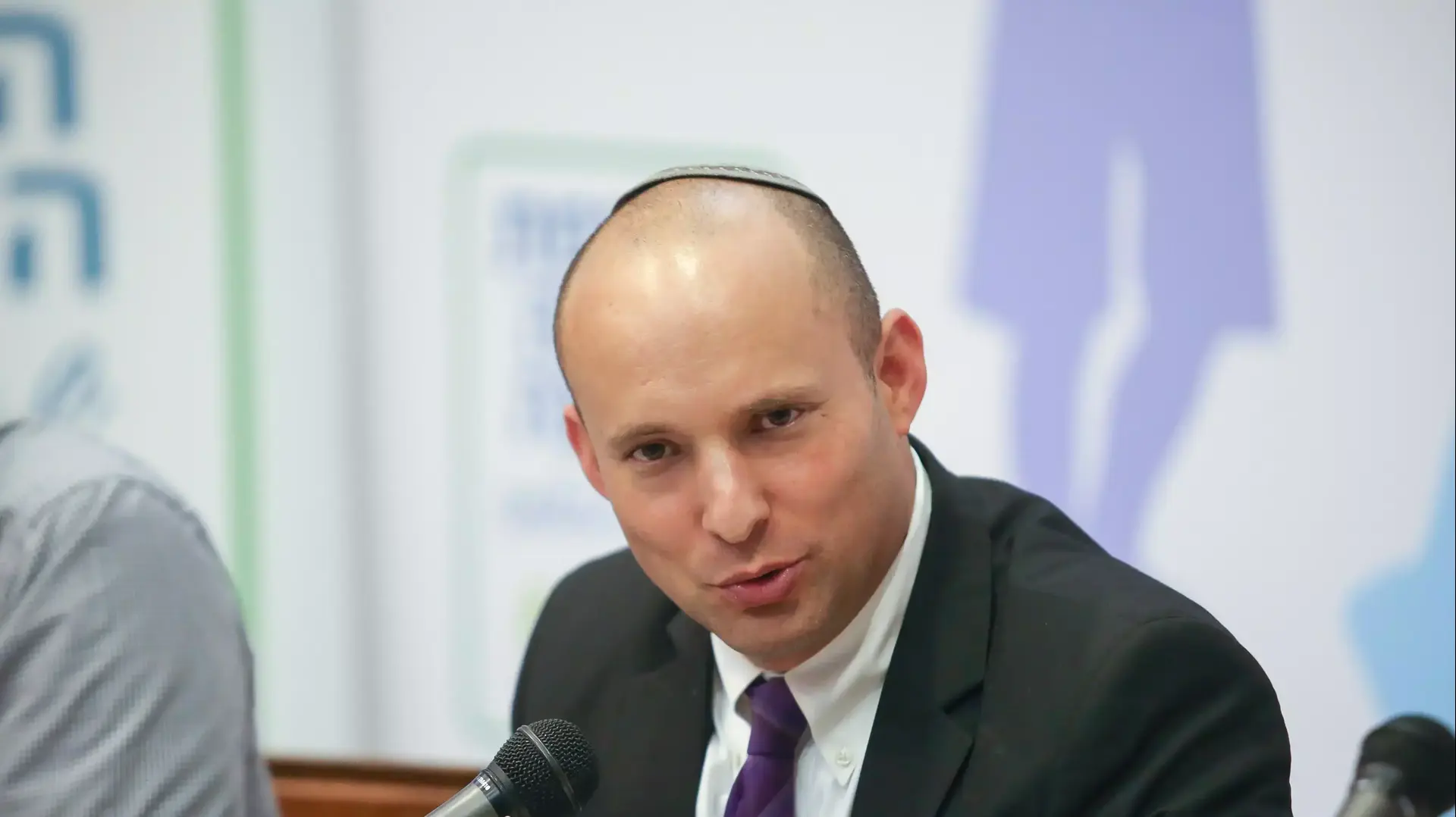 שר החינוך נפתלי בנט בחמ"ל משרד החינוך, אוגוסט 2015 שר החינוך נפתלי בנט בחמ"ל משרד החינוך, אוגוסט 2015