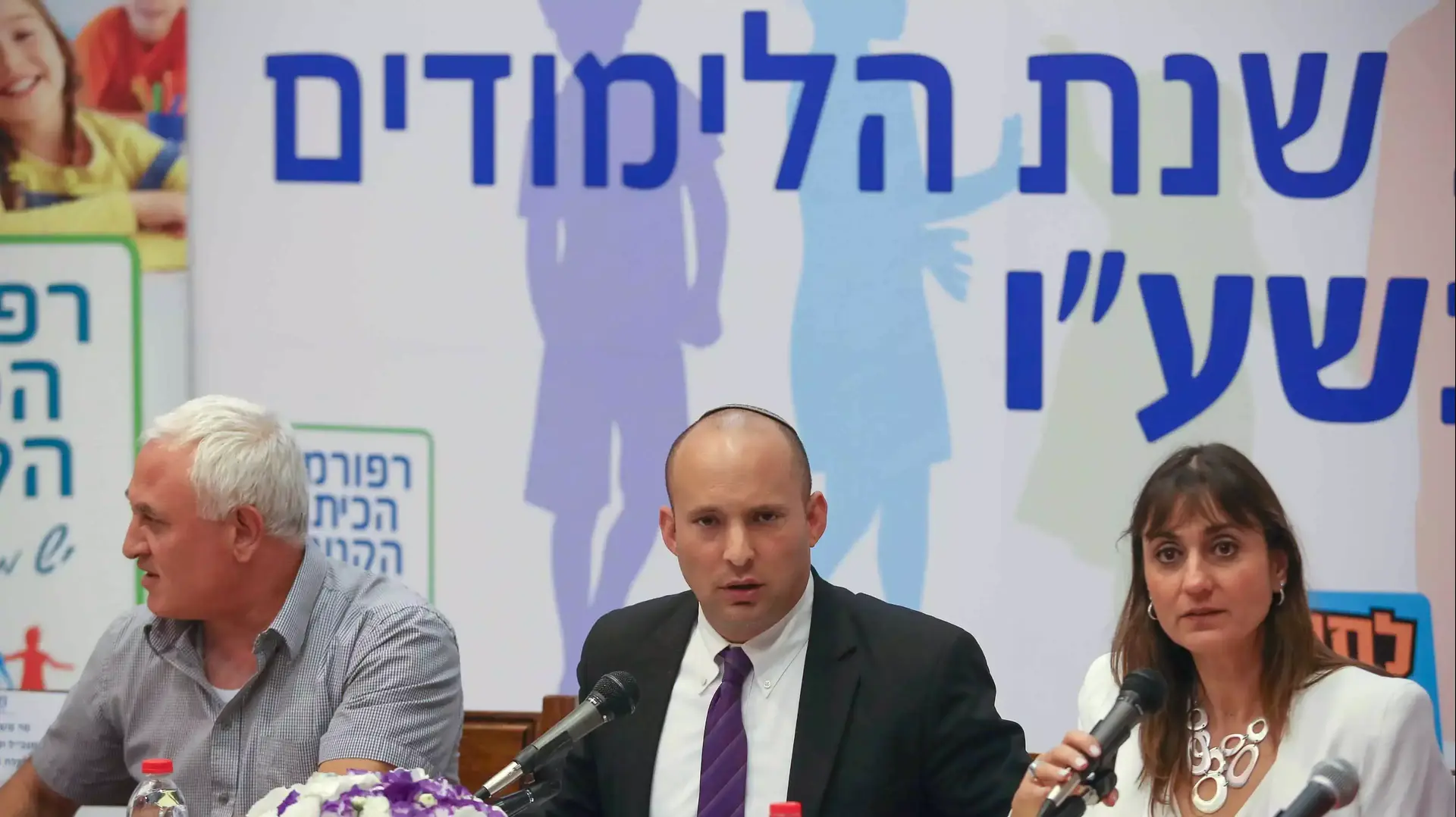 שר החינוך נפתלי בנט בחמ"ל משרד החינוך, אוגוסט 2015 שר החינוך נפתלי בנט בחמ"ל משרד החינוך, אוגוסט 2015