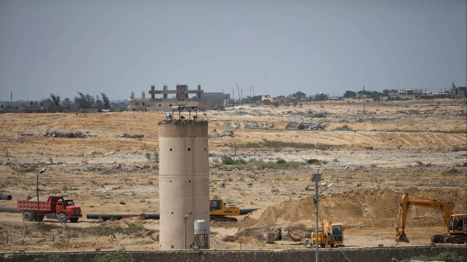 פעולת חפירות של בריכות דגים בגבול בין מצרים לרצועת עזה, אוגוסט 2015 פעולת חפירות של בריכות דגים בגבול בין מצרים לרצועת עזה, אוגוסט 2015